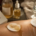Double nettoyage visage : huile puis nettoyant visage sur peau propre